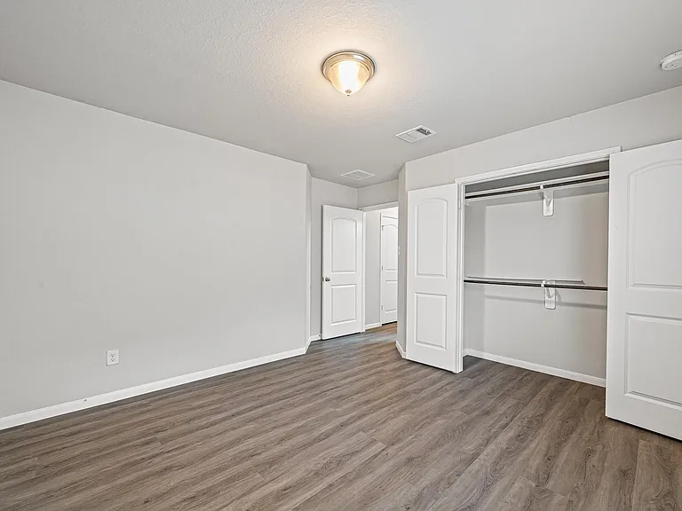 13826 Andover Park Dr — Photo 30