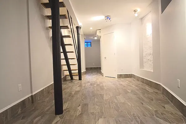 Rented by PREMIUM US INC | media 28