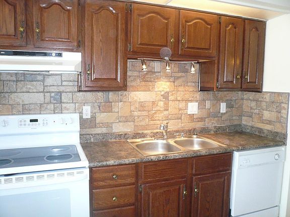 Upgraded Eat In Kitchen