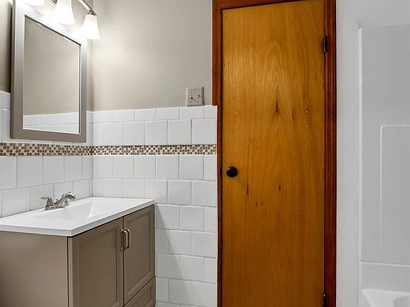 5th image of 2581 Monica Dr