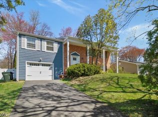 29 New Castle Ln, Willingboro, NJ 08046