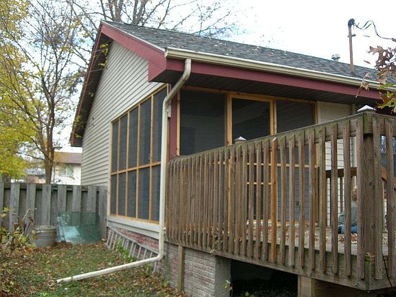 Screened in porch on southwest corner
