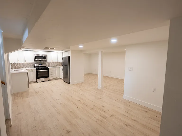 1746 Parkhill Dr #B — Photo 13