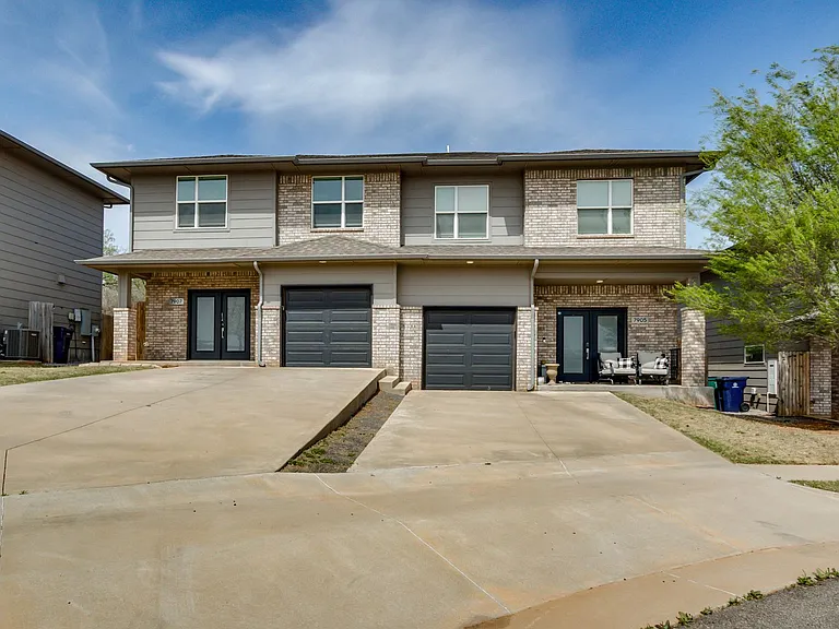 7907 NW 135th Ter — Photo 4