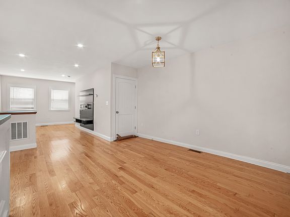 4th image of 50 Main St #50