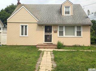 47 Merokee Pl, Farmingdale, NY 11735