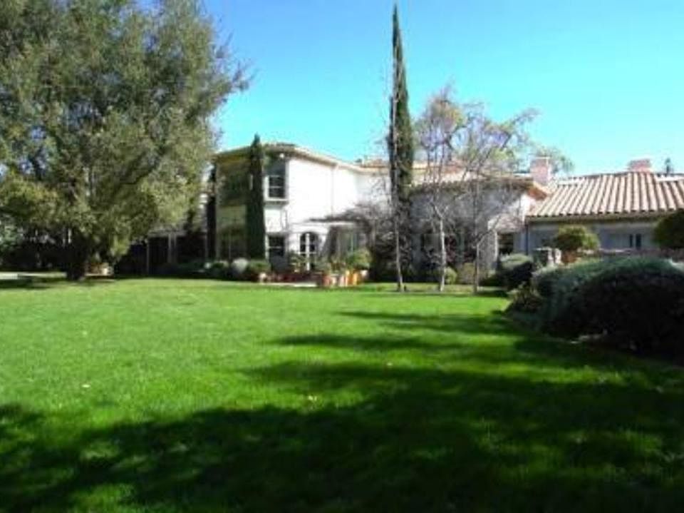 2nd image of 5255 Encino Ave
