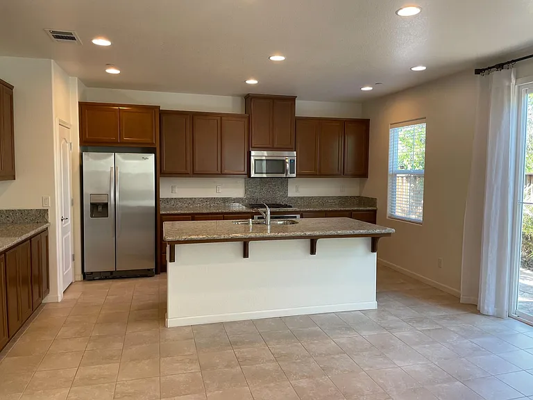 5838 Flora Cmn — Photo 2