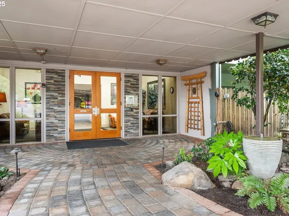 45 Eagle Crest Dr APT 322, Lake Oswego, OR 97035