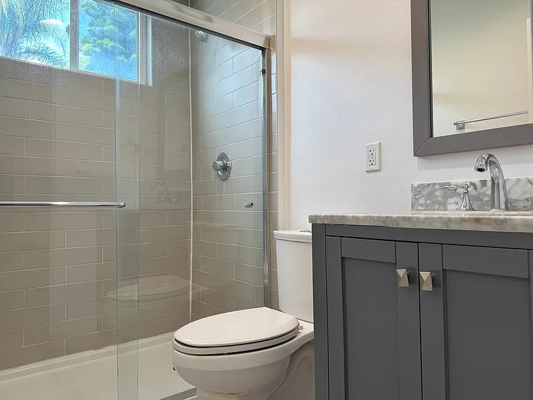 1538 W 30th St #1 — Photo 12