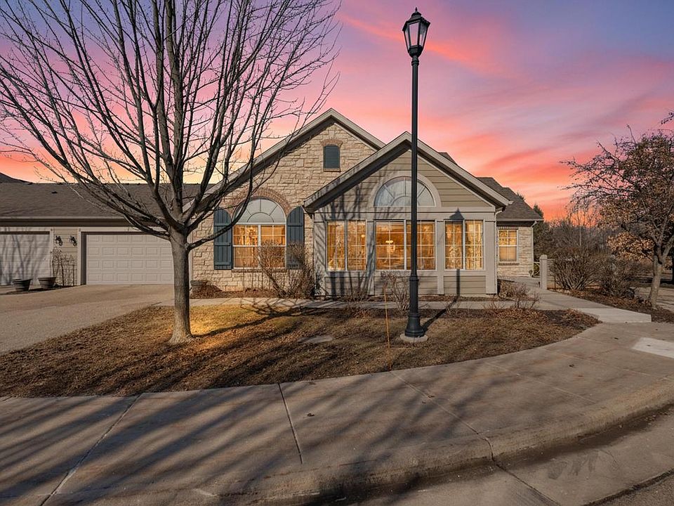 1st image of 10 Pond View Way