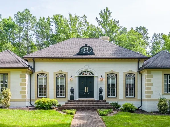 681 Daniel Rd, Blackstone, VA 23824