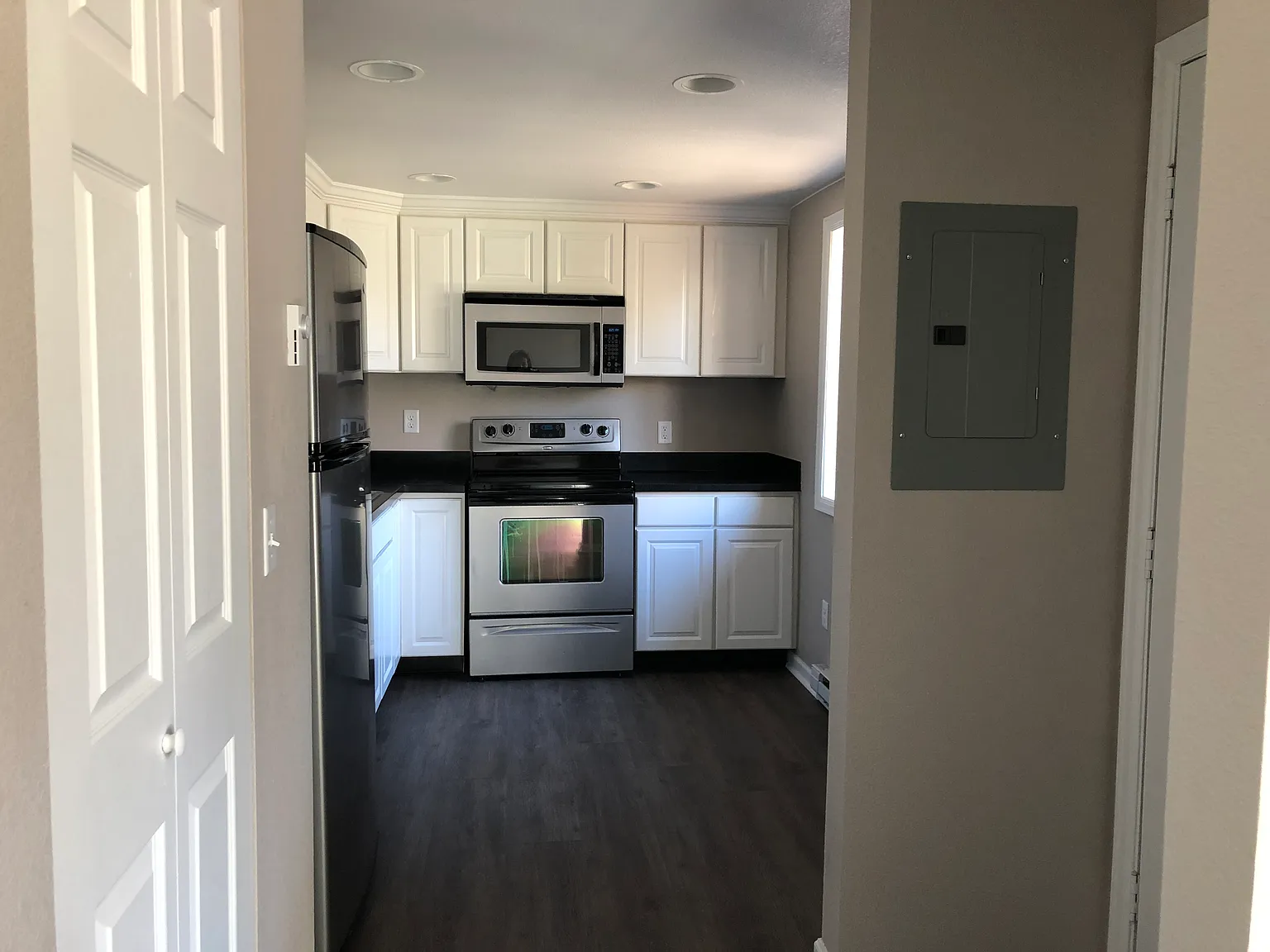 2 bed, 855 sqft, $2,050 — Photo 2