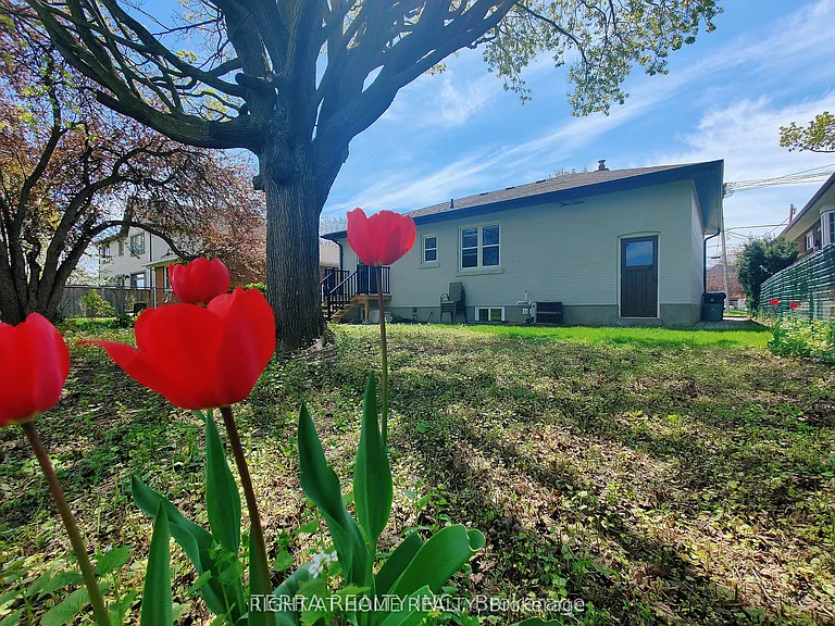 55 Glen Agar Dr — Photo 16