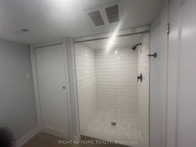 4203 Wheelwright Cres — Photo 17