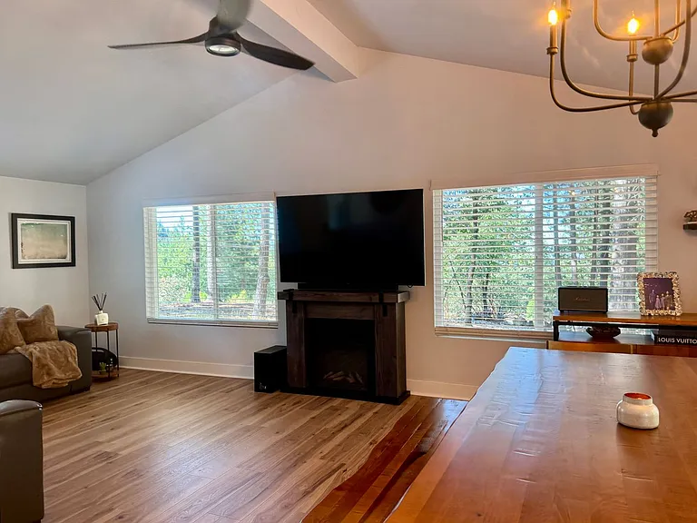 4425 Sierra Springs Dr — Photo 16
