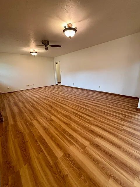 5 bed, 2398 sqft, $2,400 — Photo 3