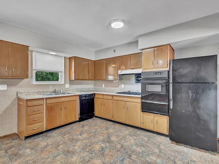 1505 Miller Dr — Photo 10