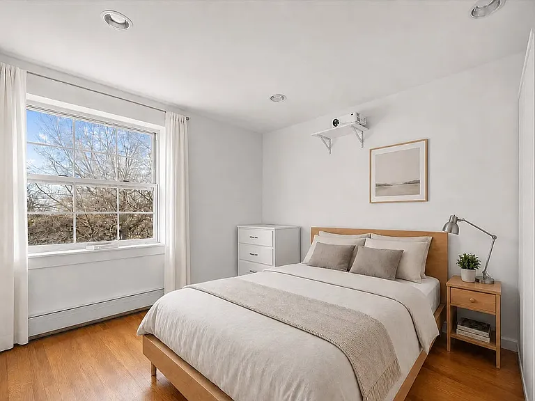 420 42nd St #3F — Photo 8