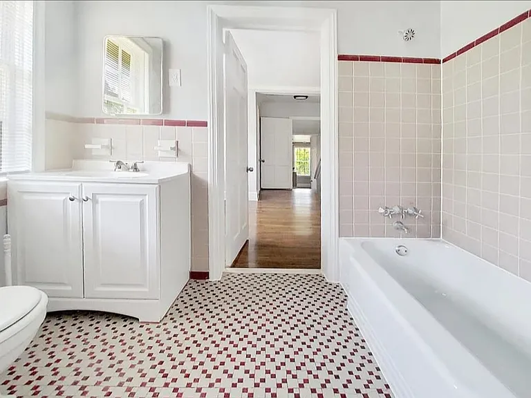 730 7th Ave — Photo 30