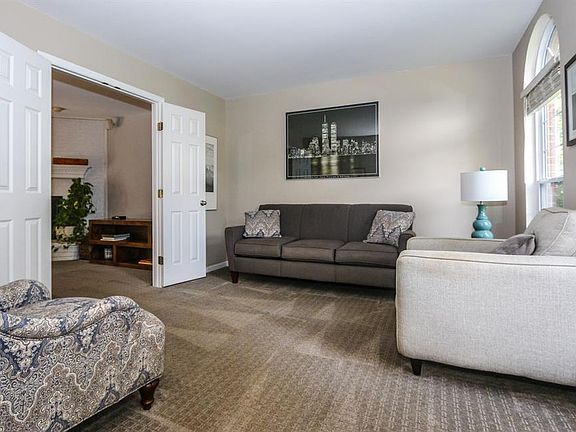 5th image of 1 Glen Meadow Ct