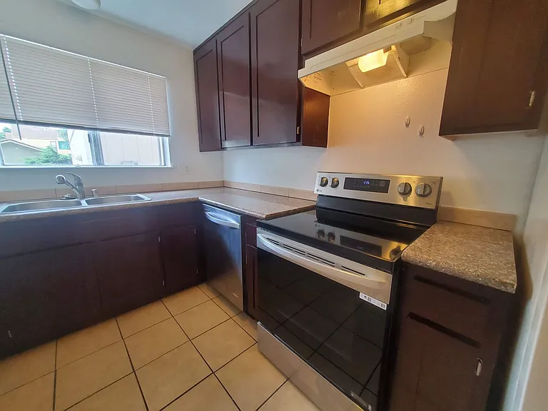 928 Civic Center Dr #3 — Photo 10