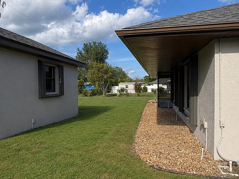 23146 Ambassador Ave — Photo 42