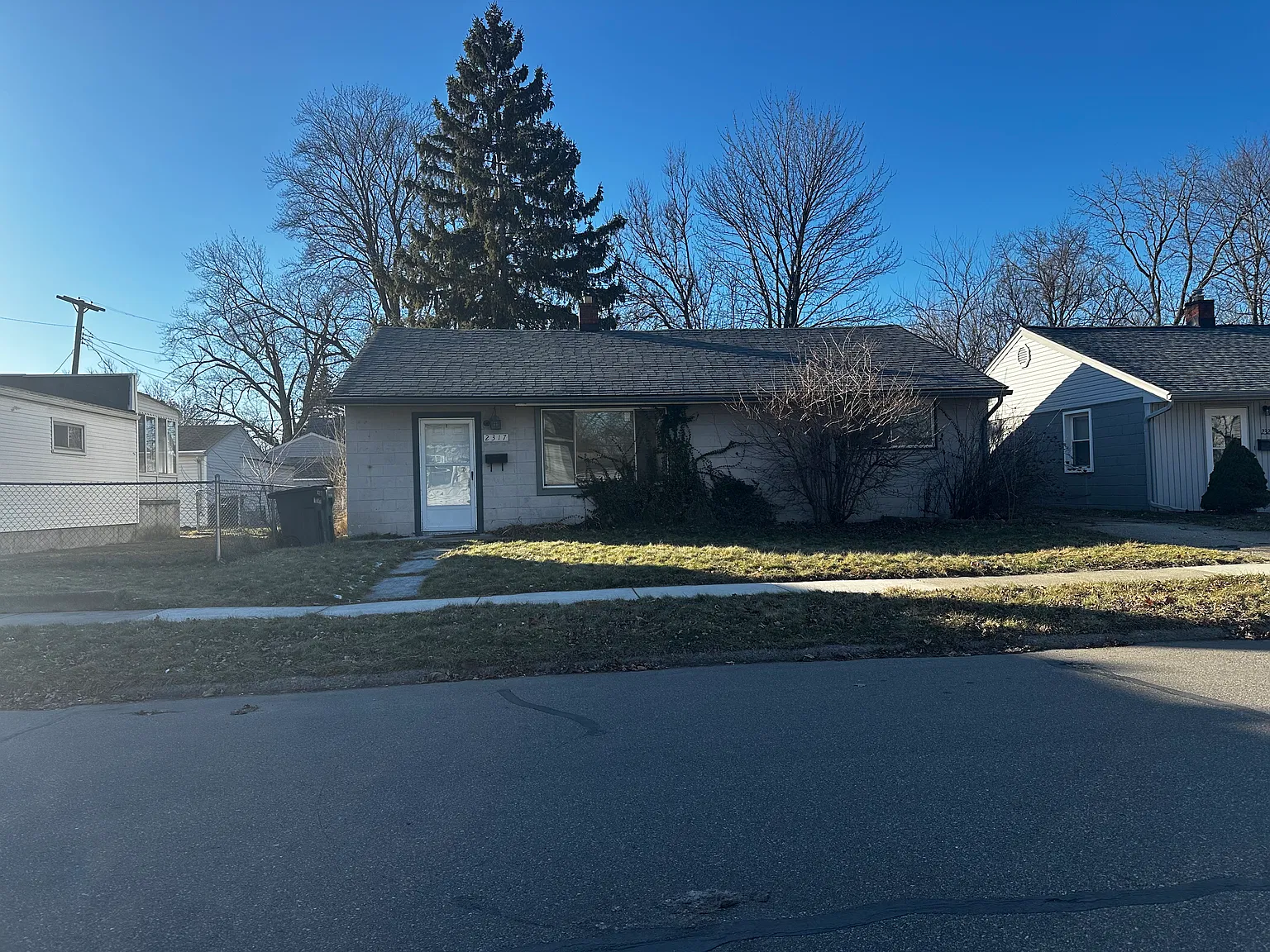 2317 Harris St — Photo 1