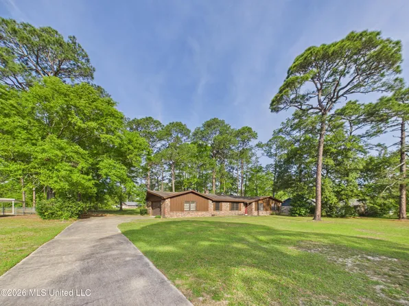 107 Braeburn Dr, Ocean Springs, MS 39564