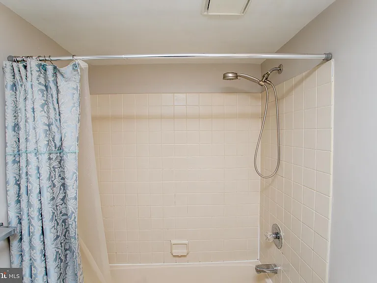 1529 Margaret Ct — Photo 45