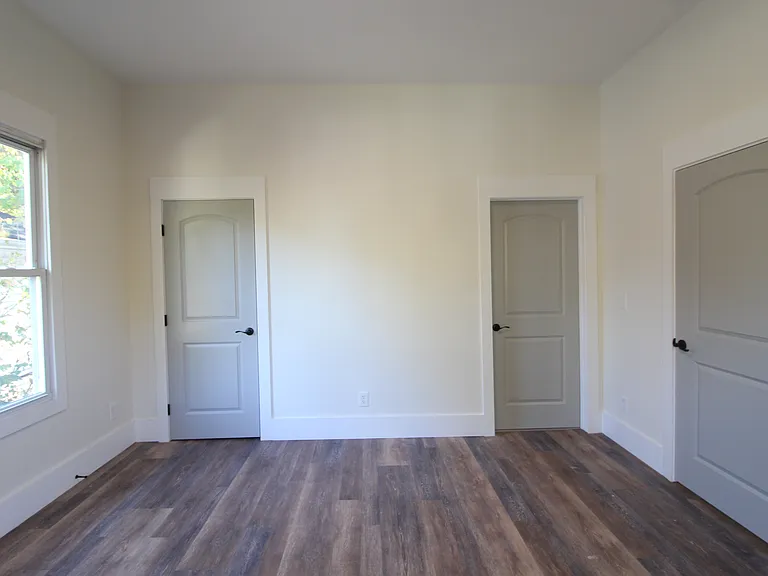 518 Cambridge St — Photo 12
