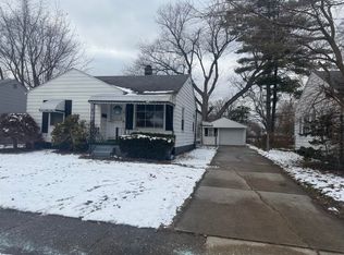 21819 Shakespeare Ave, Eastpointe, MI 48021
