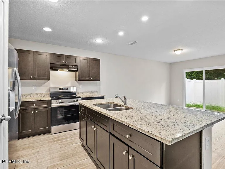 8206 Halls Hammock Ct — Photo 9