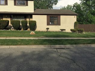 37 S Midland Dr, Pontiac, MI