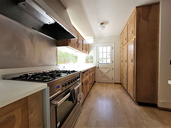 4th image of 3065 2nd Ave