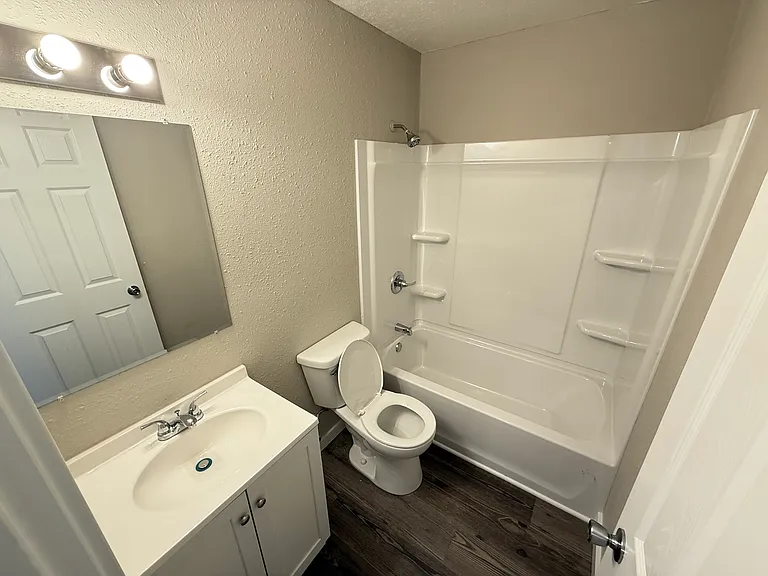 Pine Valley Apartments — Photo 8