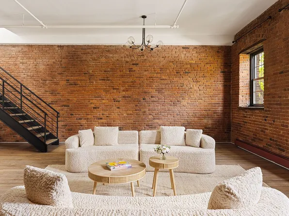 272 Water St, New York, NY 10038