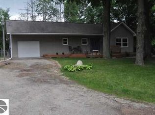 8015 S Clare Ave, Clare, MI 48617