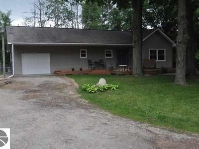 8015 S Clare Ave, Clare, MI, 48617