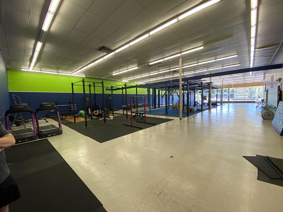 1st image of 410 W James Lee Blvd