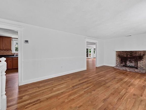 3rd image of 47 Tanglewood Dr