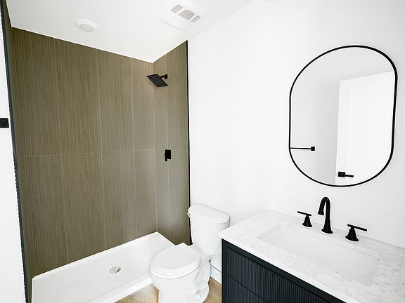 5th image of 2325 Comstock St #8