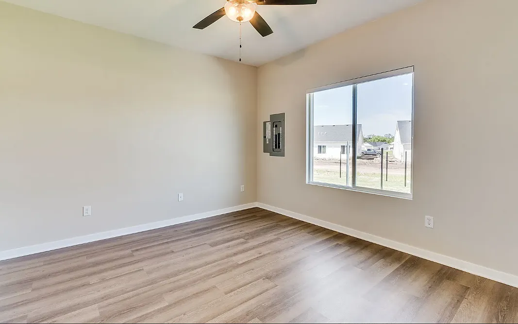 4 bed, 1413 sqft, $1,695 — Photo 1