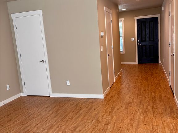 4th image of 3738 NE Royal View Ave