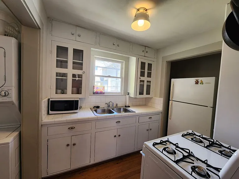 E 11th 1/2 St — Photo 8