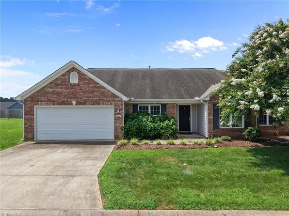 2002 Guinness Dr, Graham, NC 27253