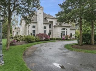 8 Bridle Dr, Lincoln, RI 02865