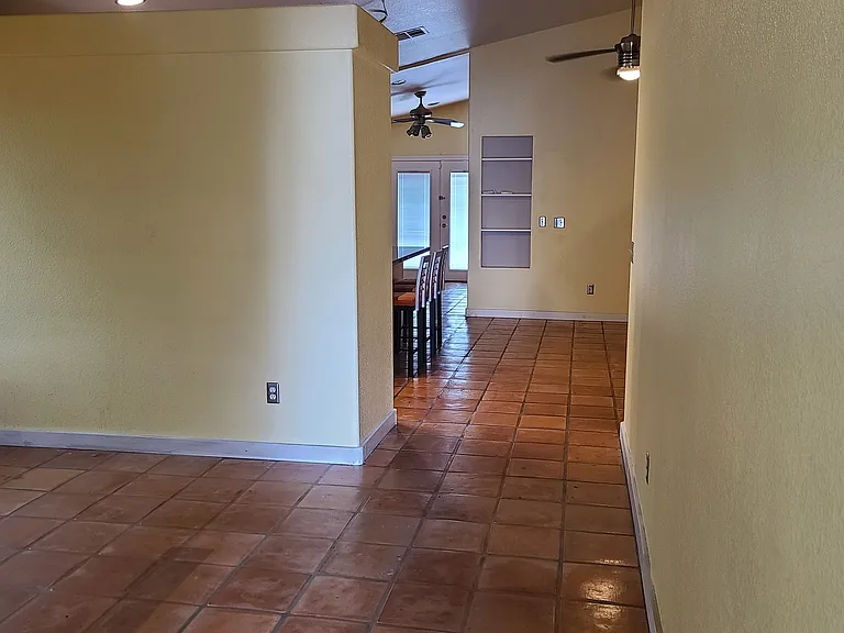 2343 E Springfield Pl — Photo 10