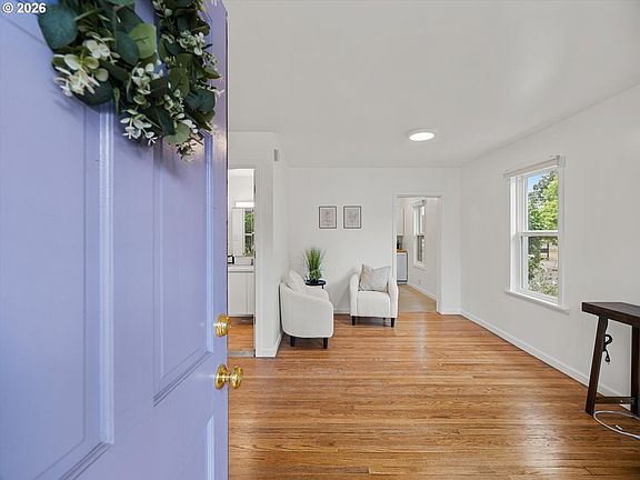 4th image of 1131 Leonard St
