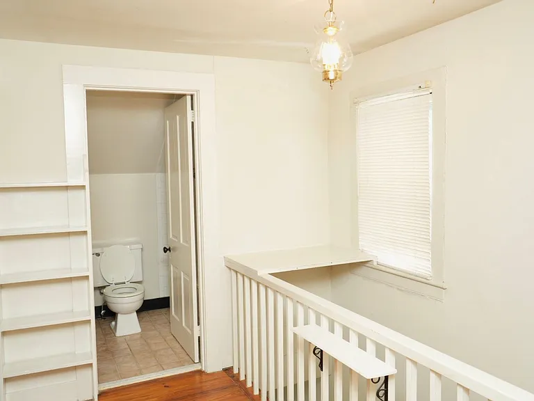 109 Piedmont Ave N — Photo 10